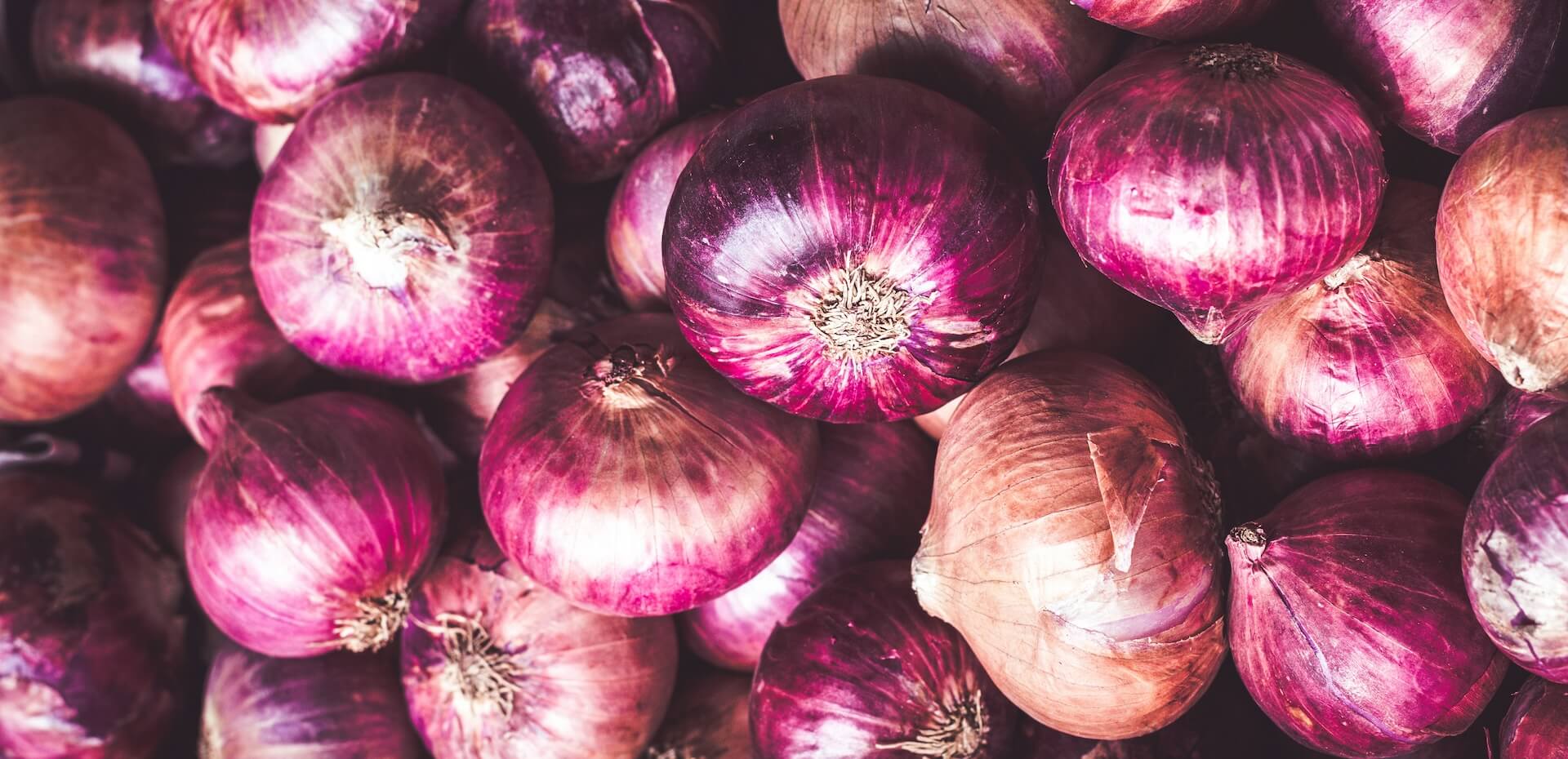 A pile of red onion